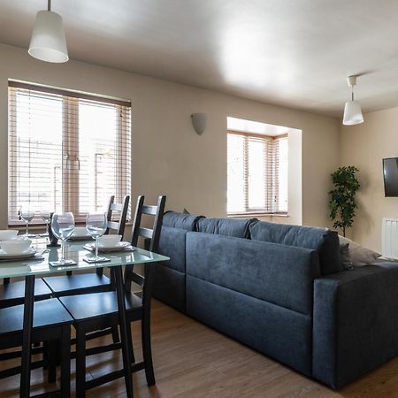 קרואולי Spacious 2Br Flat - 2 Free Parking Spaces - Near Lgw Airport מראה חיצוני תמונה
