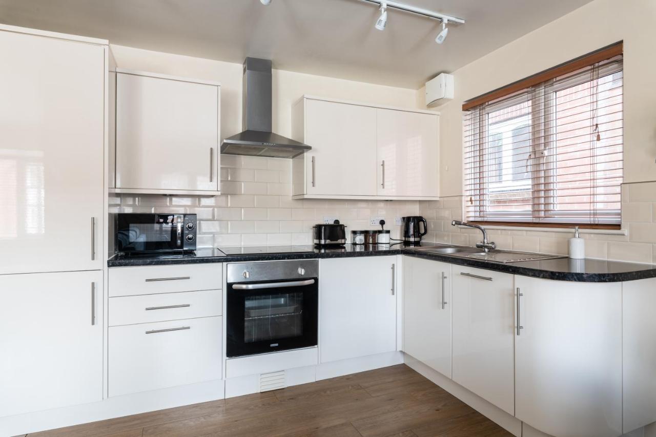 קרואולי Spacious 2Br Flat - 2 Free Parking Spaces - Near Lgw Airport מראה חיצוני תמונה