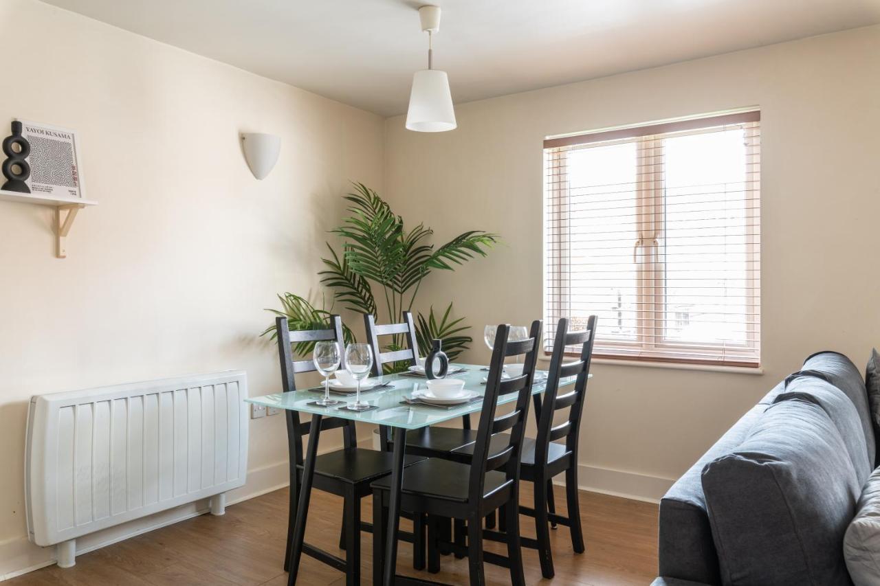 קרואולי Spacious 2Br Flat - 2 Free Parking Spaces - Near Lgw Airport מראה חיצוני תמונה